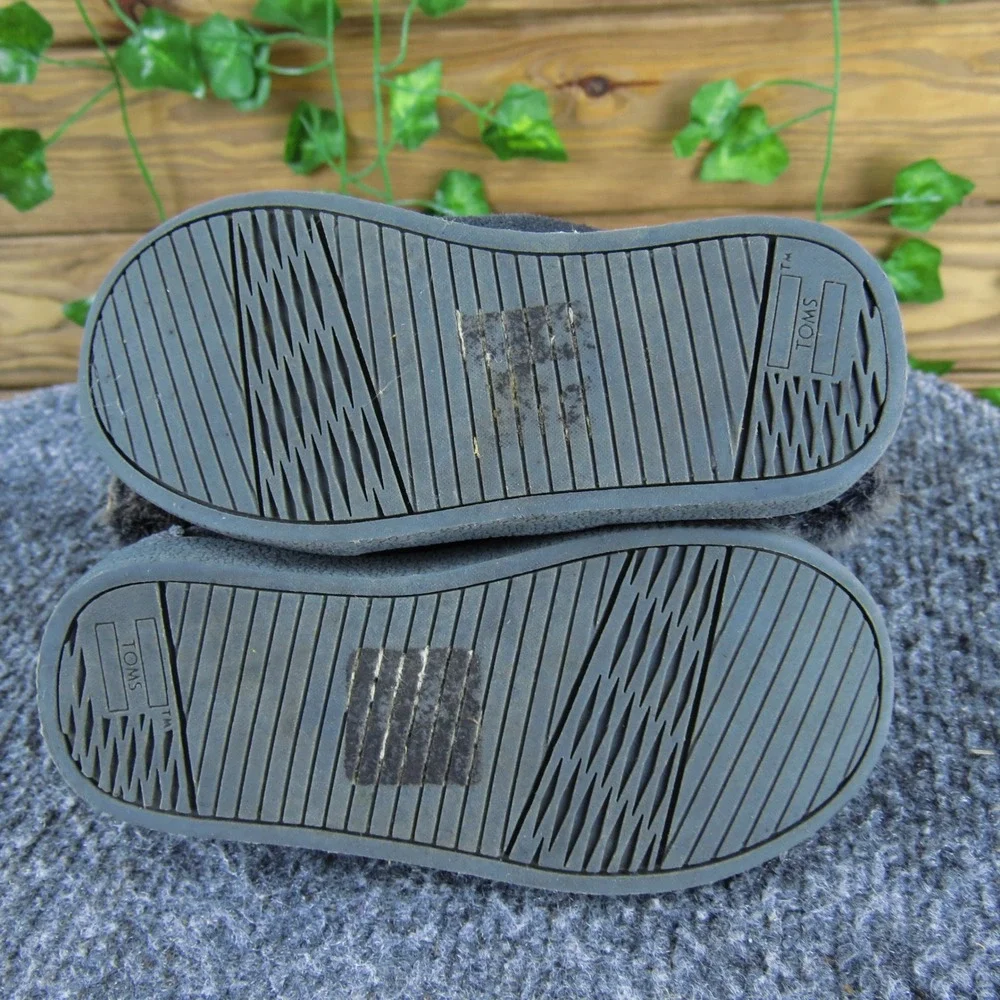 Toms‎ Toddler 7 Gray Faux Suede Faux Fur Lined Ankle Boots Warm Cozy Winter Shoe